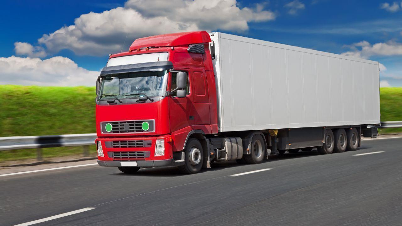 US Pauses Work Visas for Foreign Truck Drivers After Fatal Crash