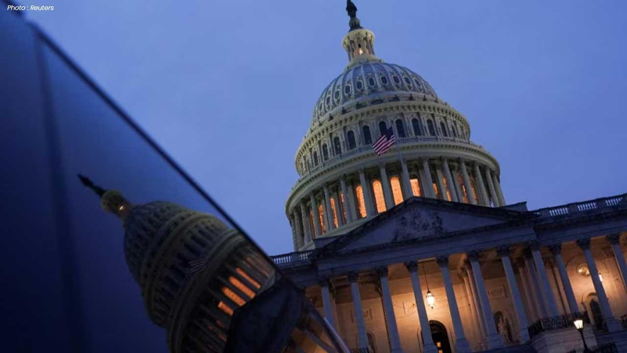 US Government Shutdown 2025 Essential Workers Unpaid Furloughs Begin