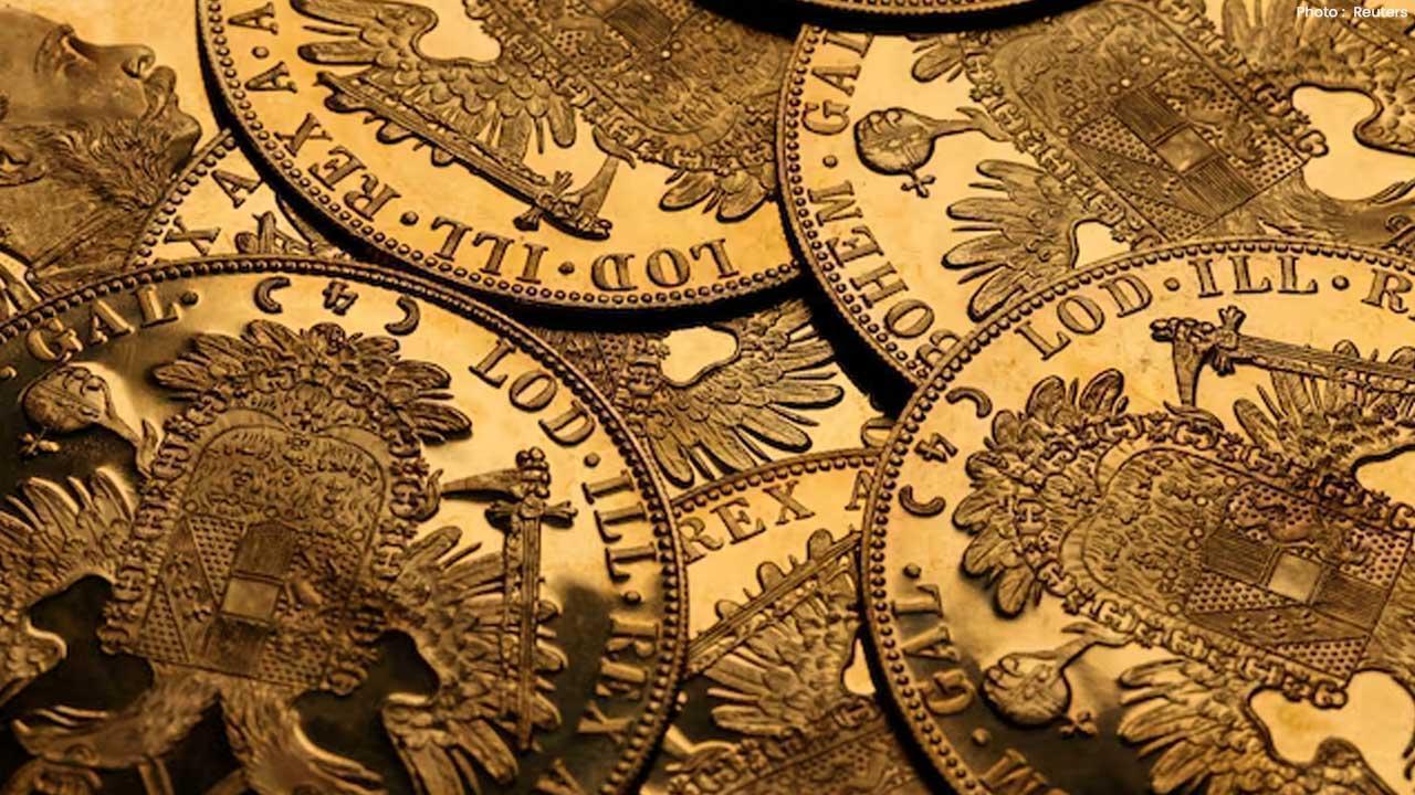 Gold Hits $4,000 Record as Investors Seek Safe-Haven Amid Uncertainty