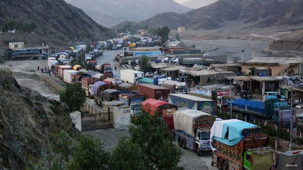 Deadly Border Clashes Erupt Between Pakistan and Afghanistan