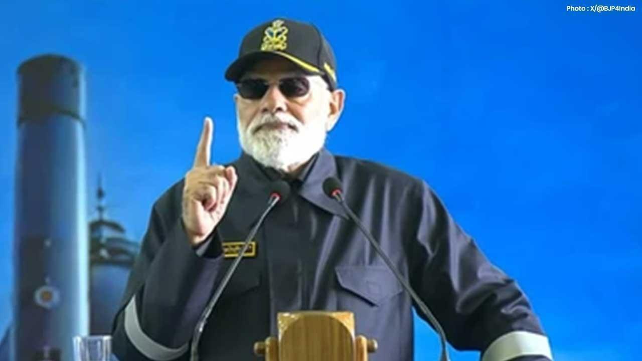 PM Modi Celebrates Deepavali, Honors Operation Sindoor and Promotes Swadeshi