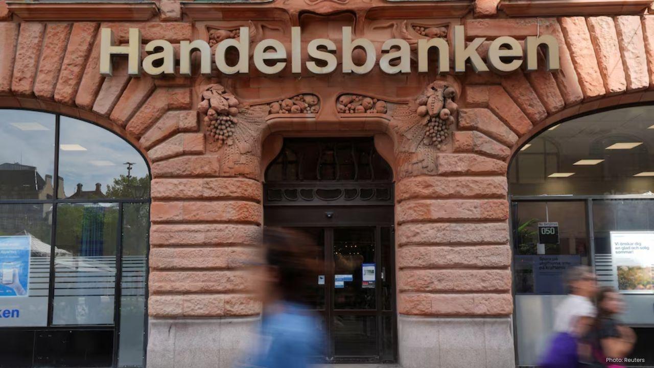 Handelsbanken Q3 Profit Falls Less Than Expected Amid Cuts