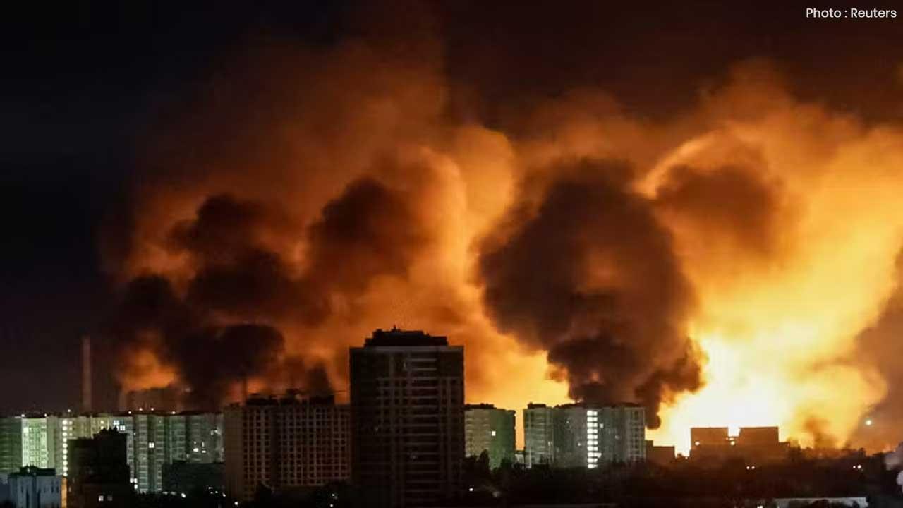 Russian Missiles Strike Kyiv, Causing Fires and Chaos