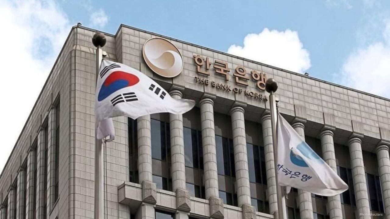 South Korea Holds Interest Rate Amid Housing Boom, Weak Won
