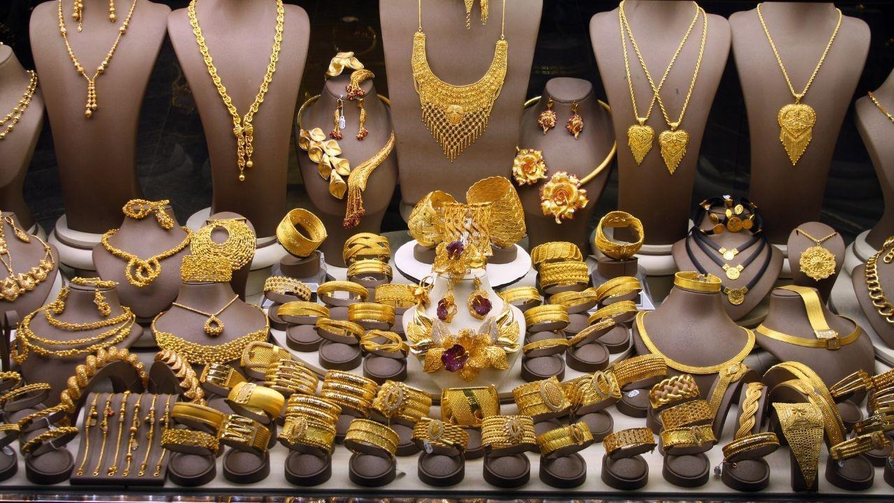 Gold Tops $4,000 as Investors Seek Stability; Silver Rally Continues