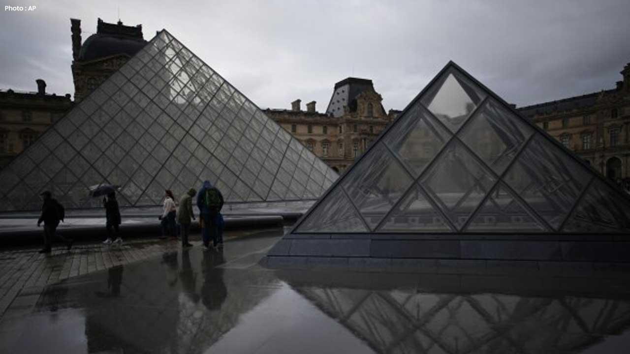 5 More Arrested In Louvre Heist, Crown Jewels Still Missing