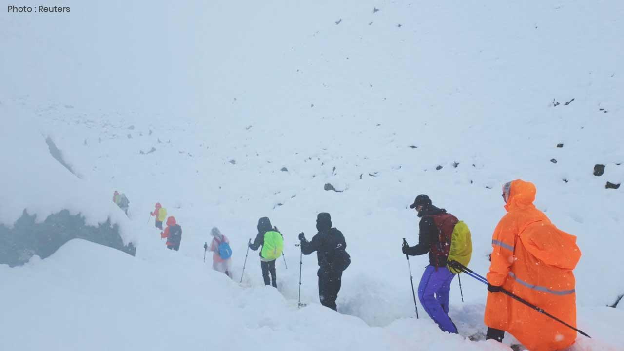 Nepal Rescues 1,500 Tourists Stranded in Himalayas After Snowfall