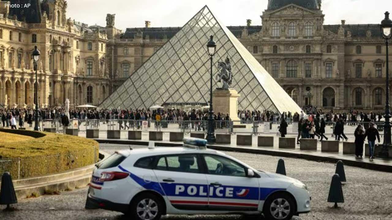 Two Detained as Hunt Continues After $102M Theft of Louvre Crown Jewels