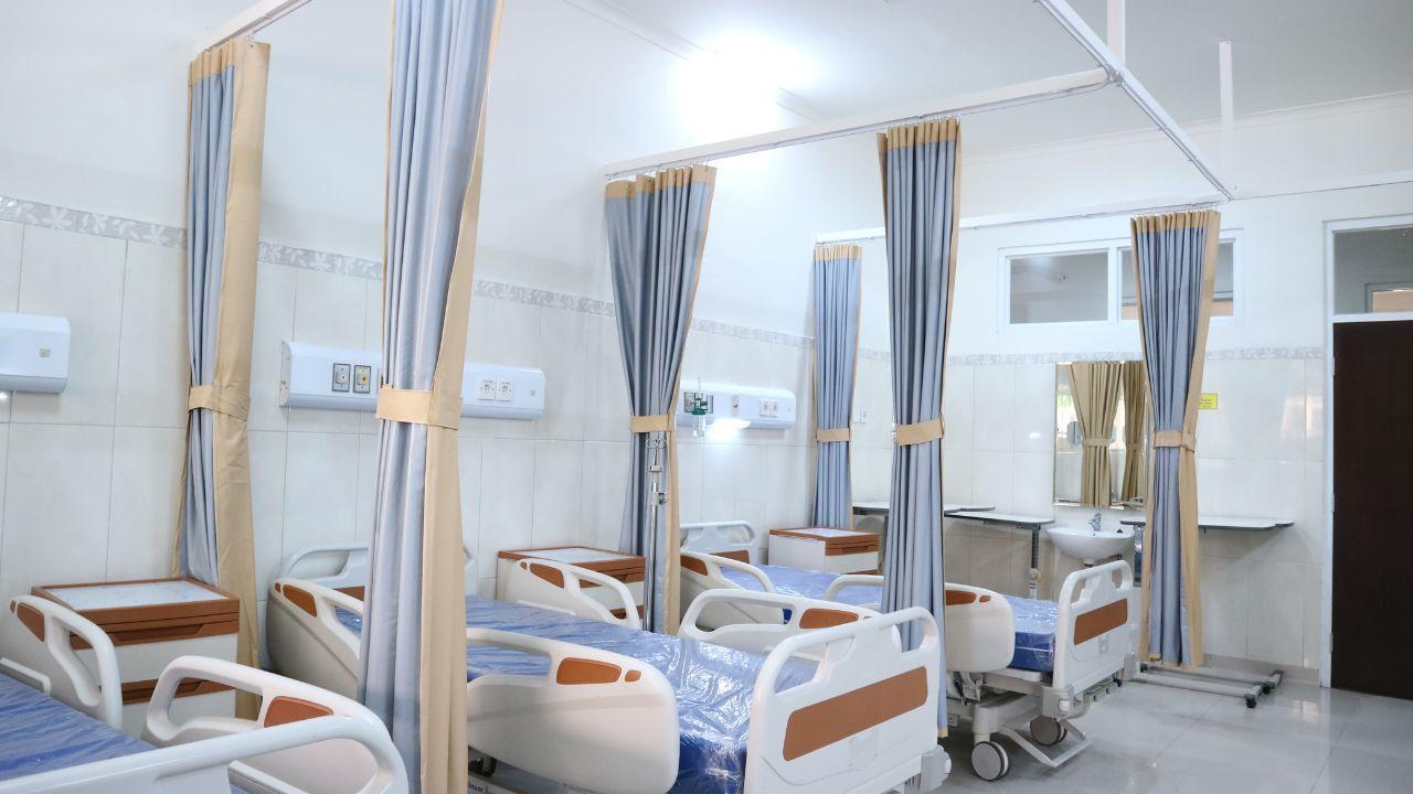 Fireworks Thrown Into Drogheda Refugee Centre, Children Hospitalized