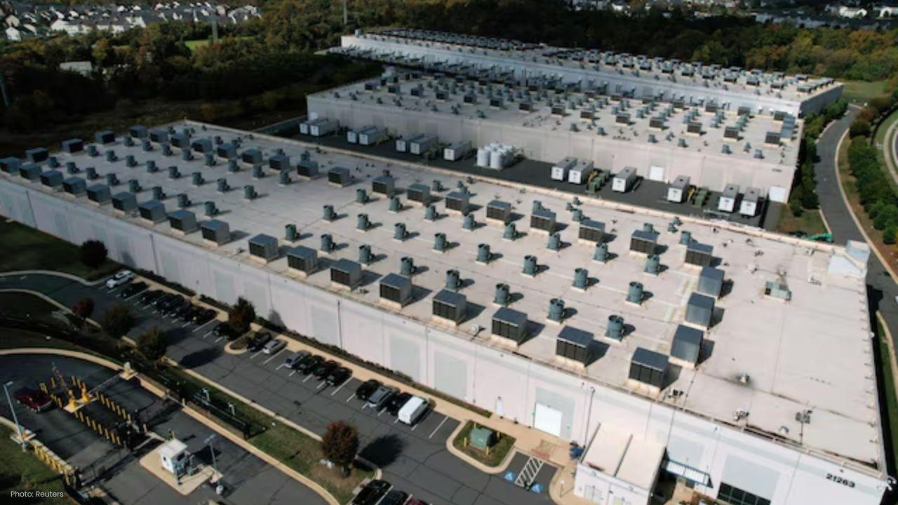 AI Credit Wave Accelerates Data Centre Buildout, Investors Flag Risks