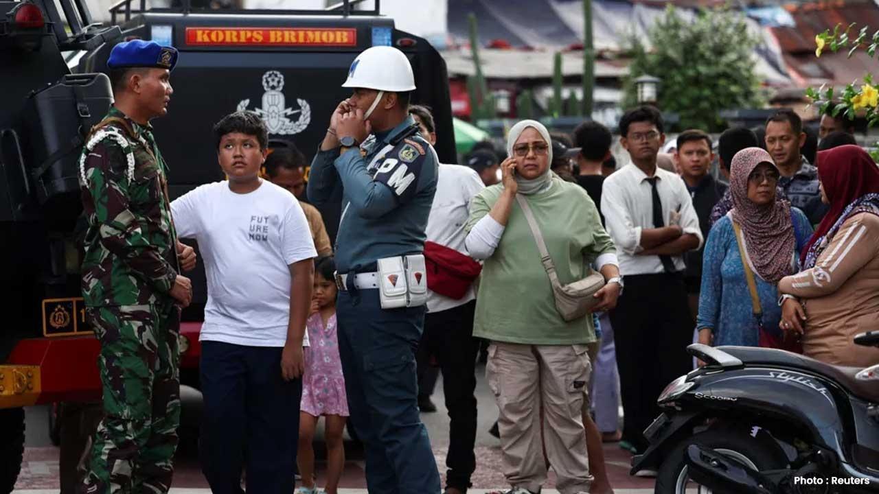 Blast at Jakarta Mosque During Friday Prayers Injures Many