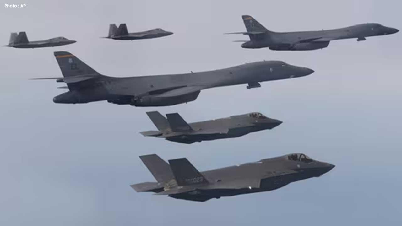 US B-52 Bombers Conduct Flights Near Venezuela as Drug War Escalates