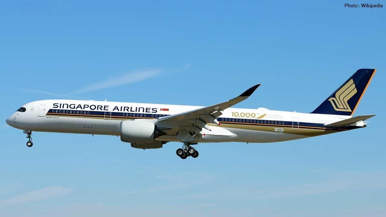 Doctor Battles to Revive Passenger on Singapore Airlines Flight