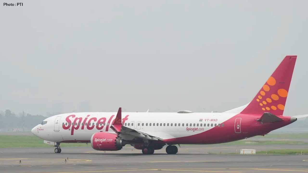 SpiceJet Flight Safely Diverts to Kolkata Due to Engine Issue