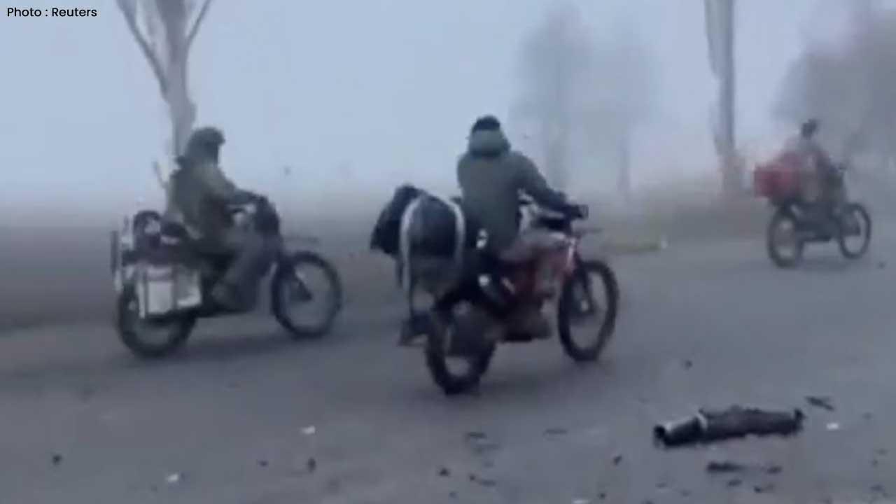 Russian Troops Advance in Pokrovsk Amid Dense Fog, Ukrainian Forces Resist