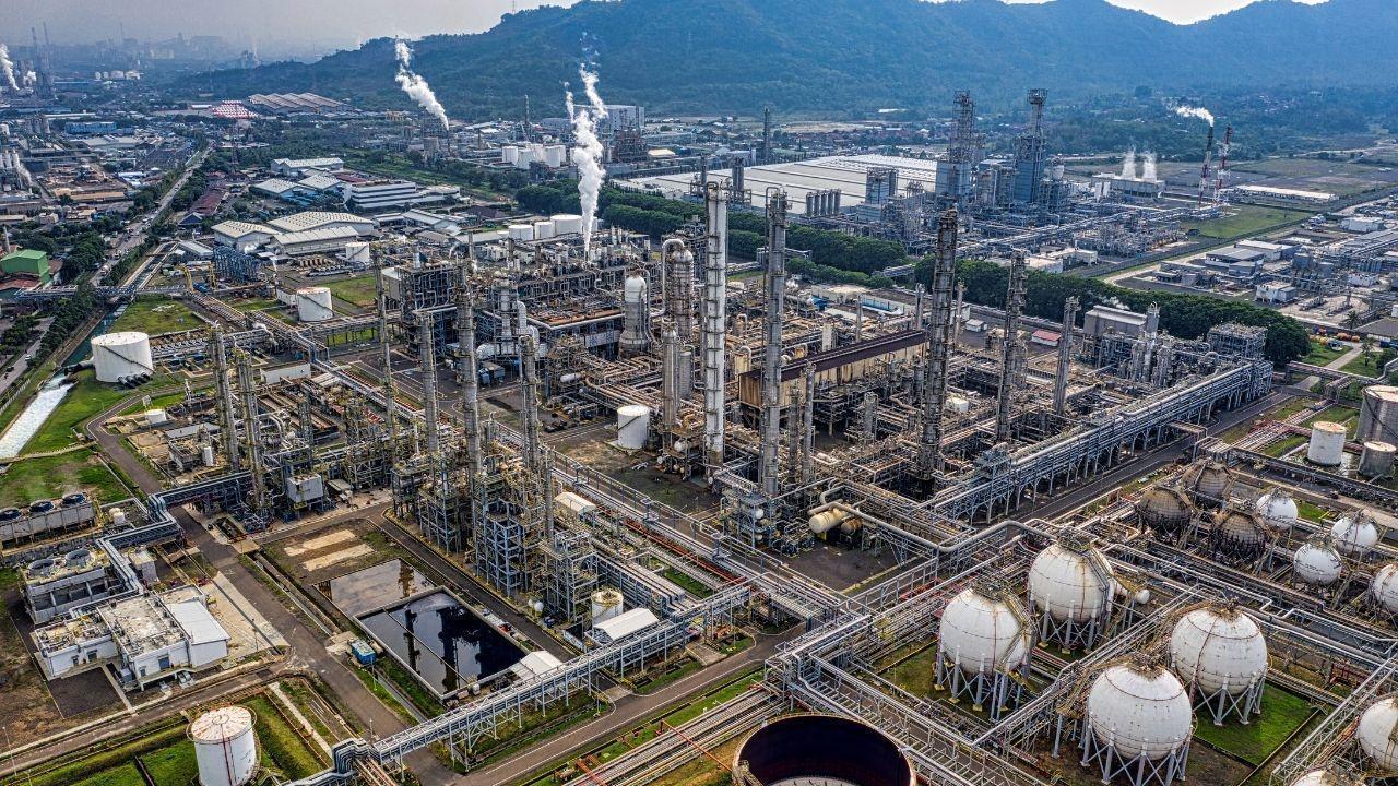 Oil Prices Slide Amid Rising U.S. Crude Inventories