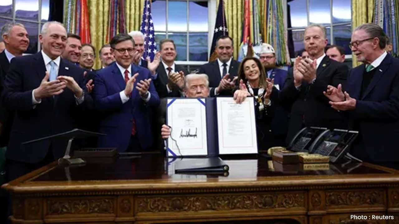 Trump Ends 43-Day US Government Shutdown with New Bill