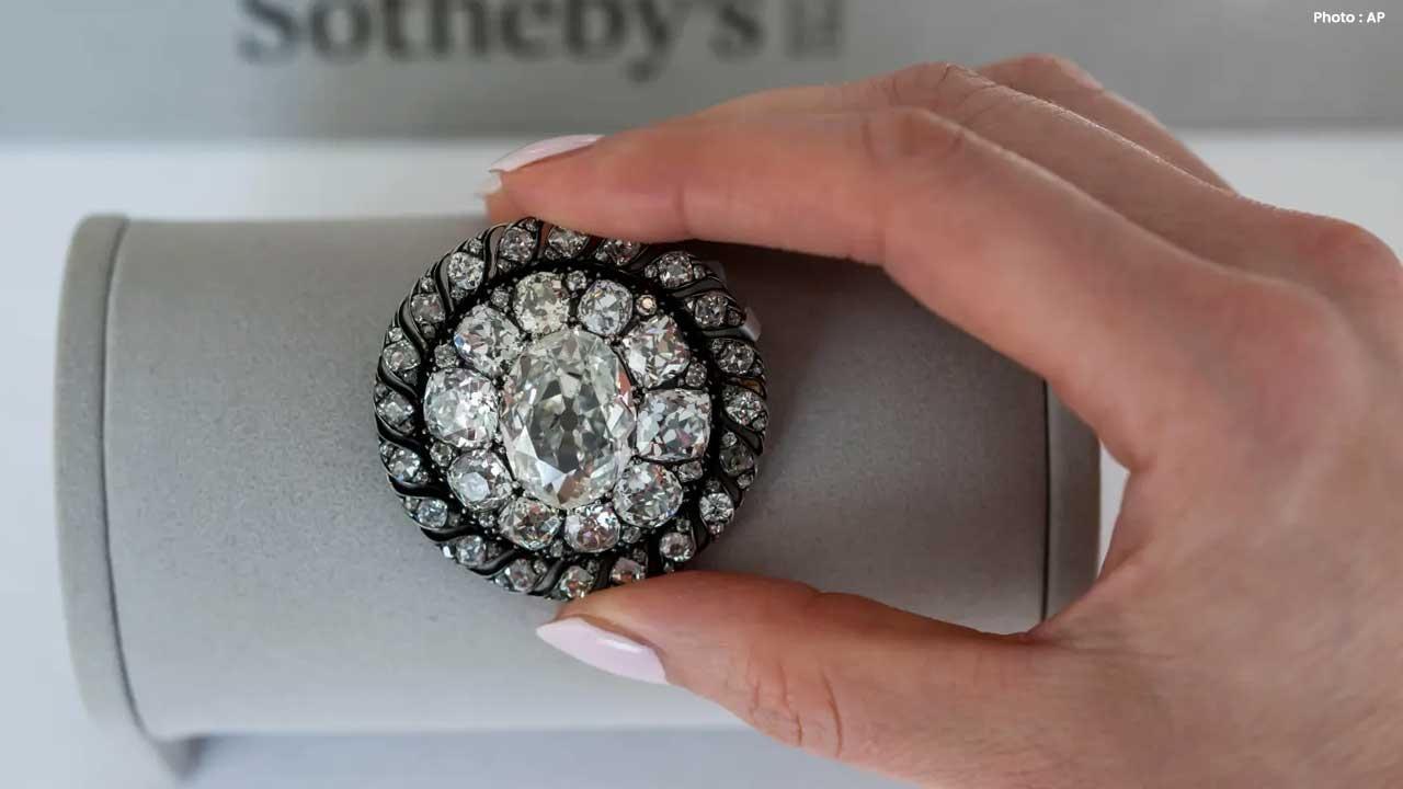 Napoleon's Recovered Diamond Brooch Commands $4.4 Million at Geneva Auction