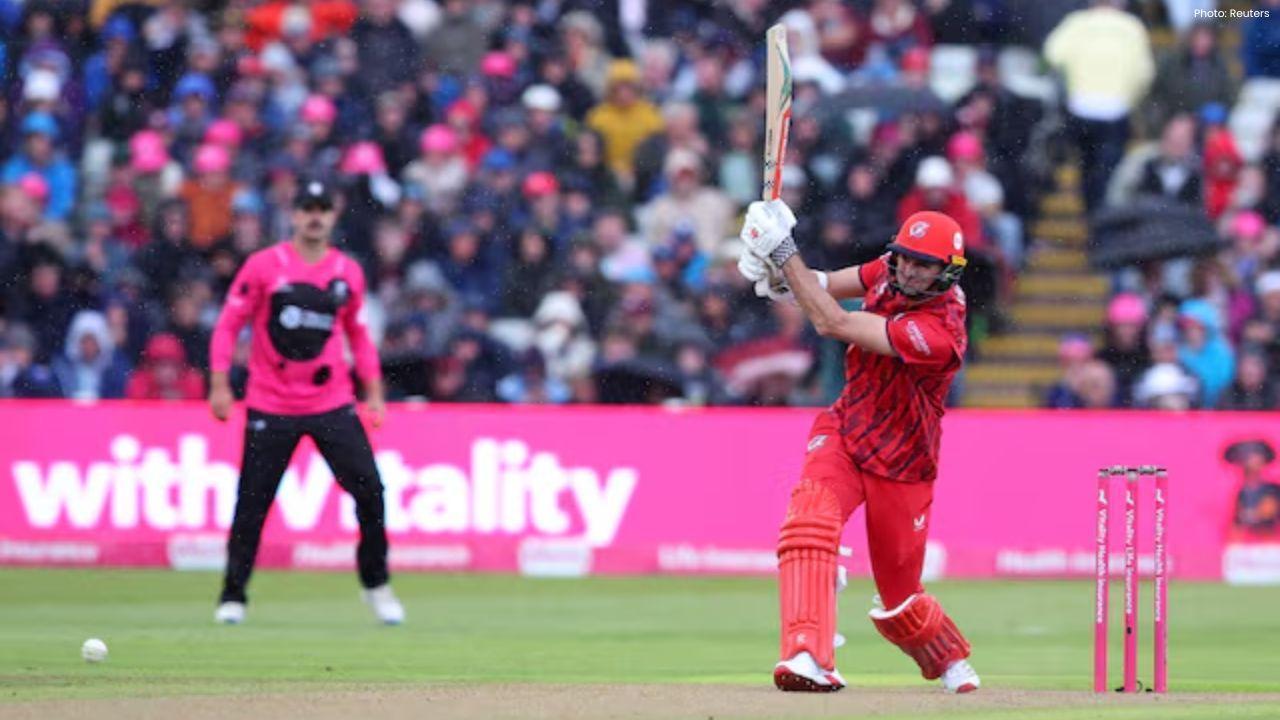 Anderson Commits to Lancashire for Another Year