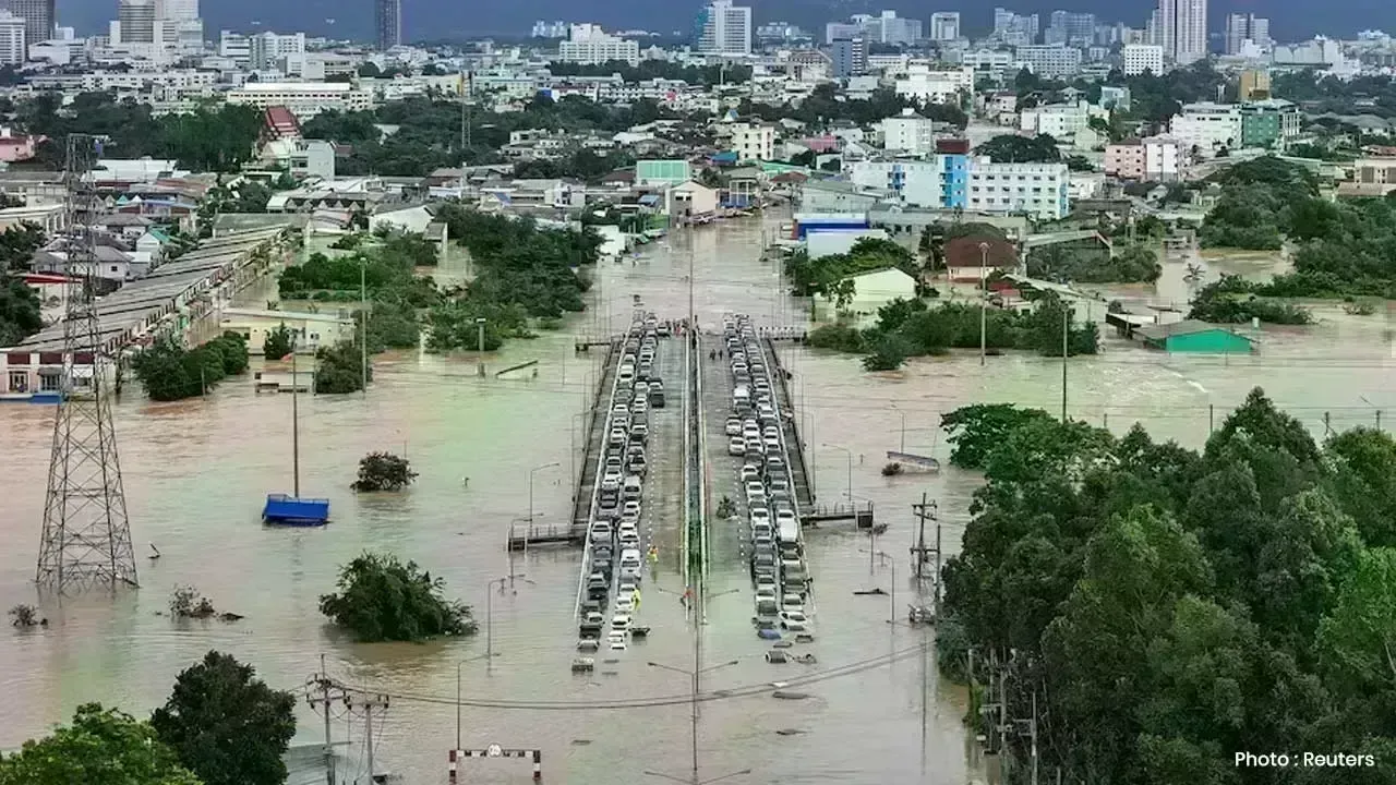 Devastating Floods Engulf Southern Thailand; Military Stabilizes Rescue Operations