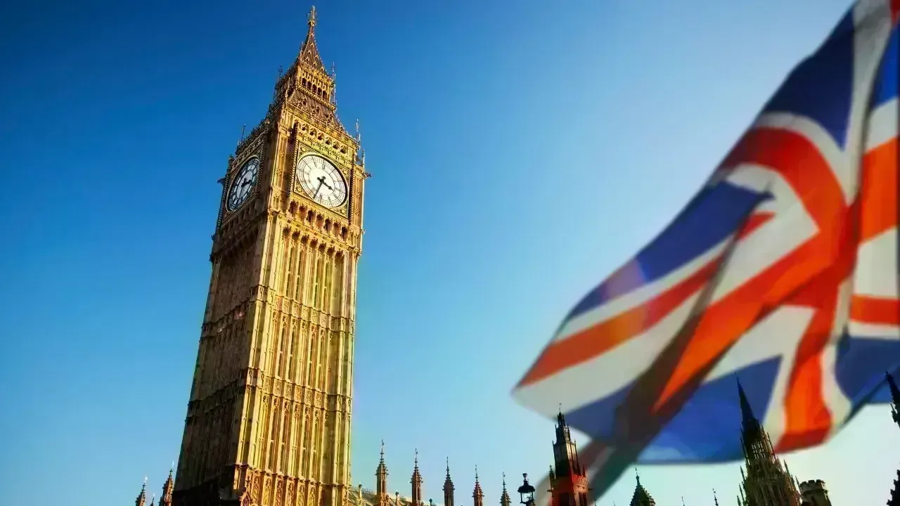 Significant Decrease in UK Net Migration to 204,000