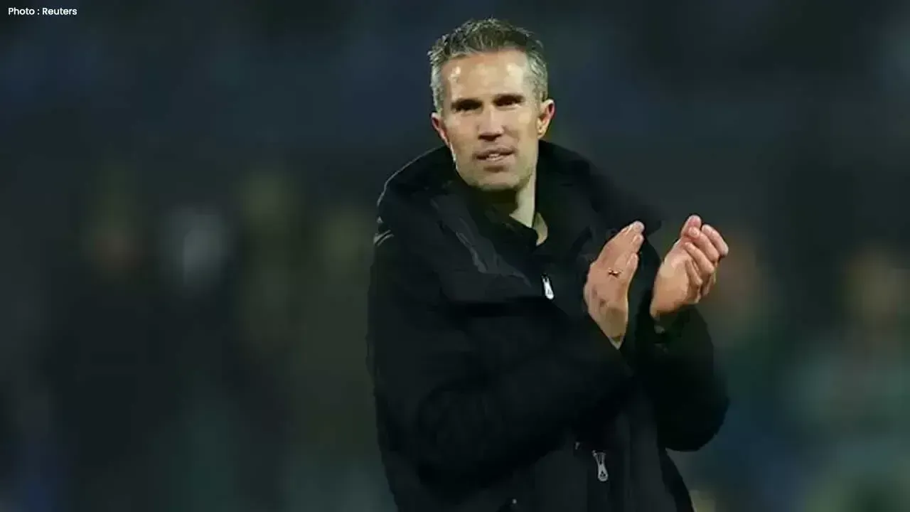 Feyenoord Shaqueel van Persie Made Senior Debut Under Father Robin