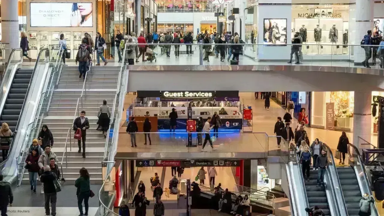 Canadians Exercise Caution While Seeking Deals This Holiday Season