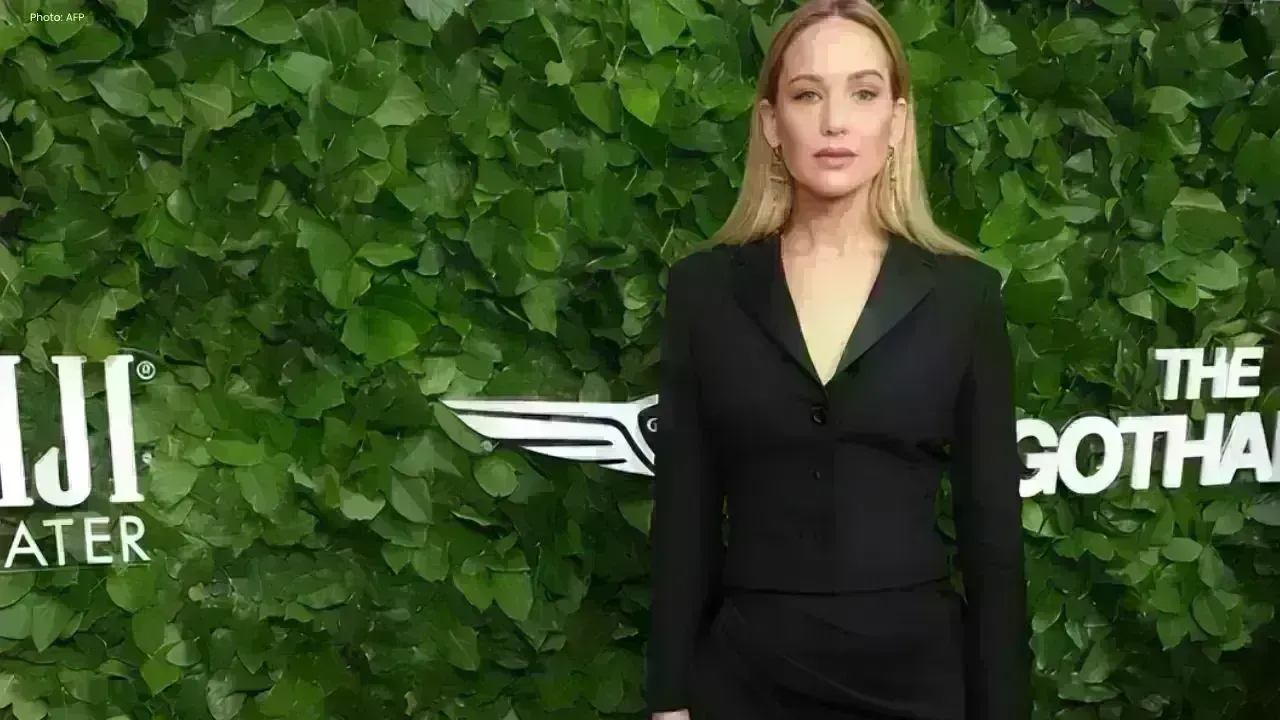 Jennifer Lawrence Dazzles in Black Gown at 2025 Gotham Film Awards