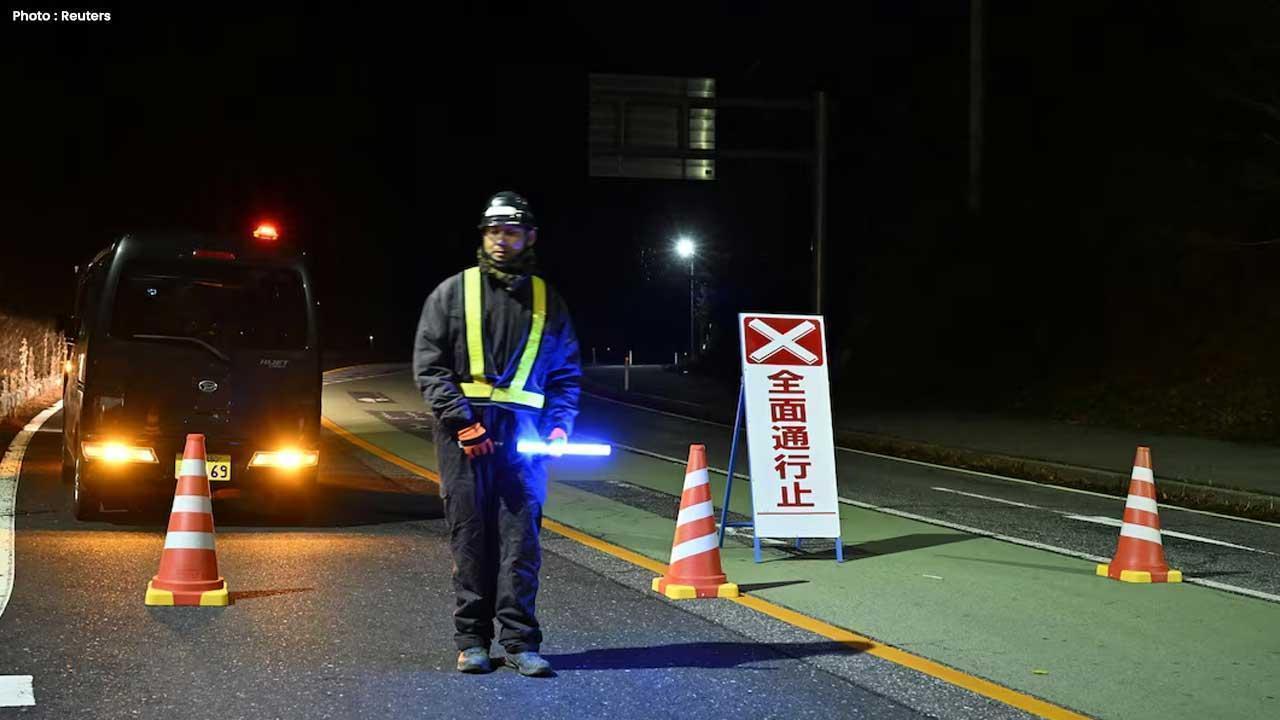 Japan Earthquake 7.5 Magnitude Injures 30, Tsunami Warnings Lifted