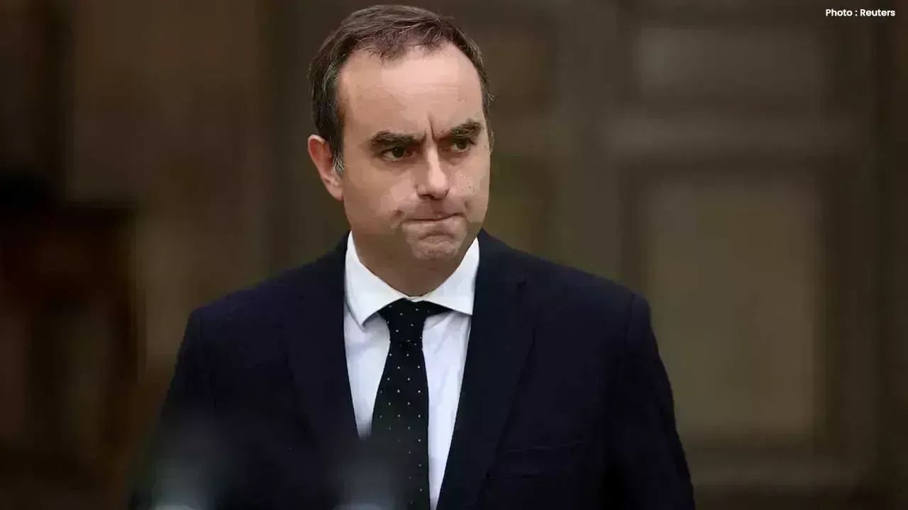 France Faces Social Security Crisis as Budget Vote Sparks Political Storm