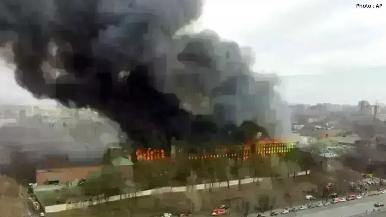 Massive St Petersburg Fire Hits Soviet-Era Market, One Dead