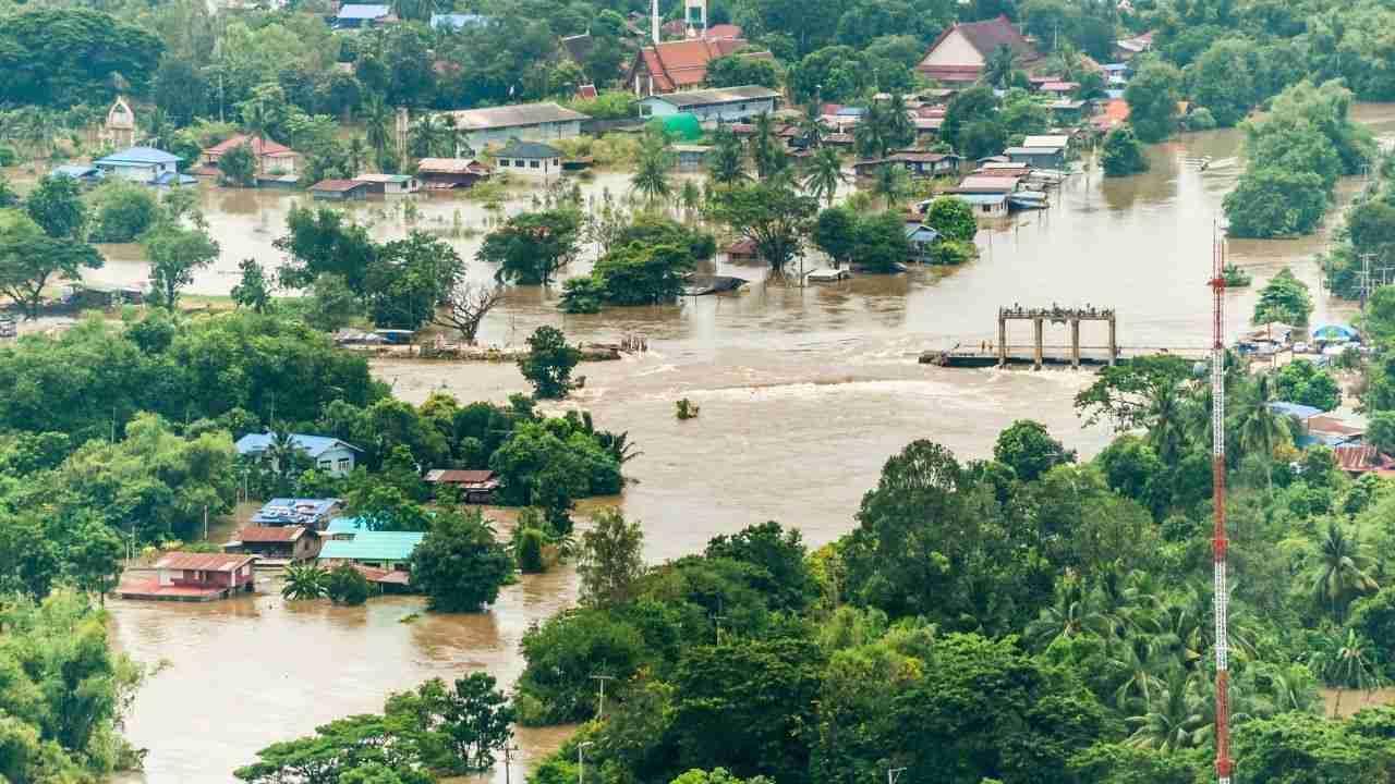 Gaza's Storm Byron Leaves 14 Dead and Causes Devastating Flooding