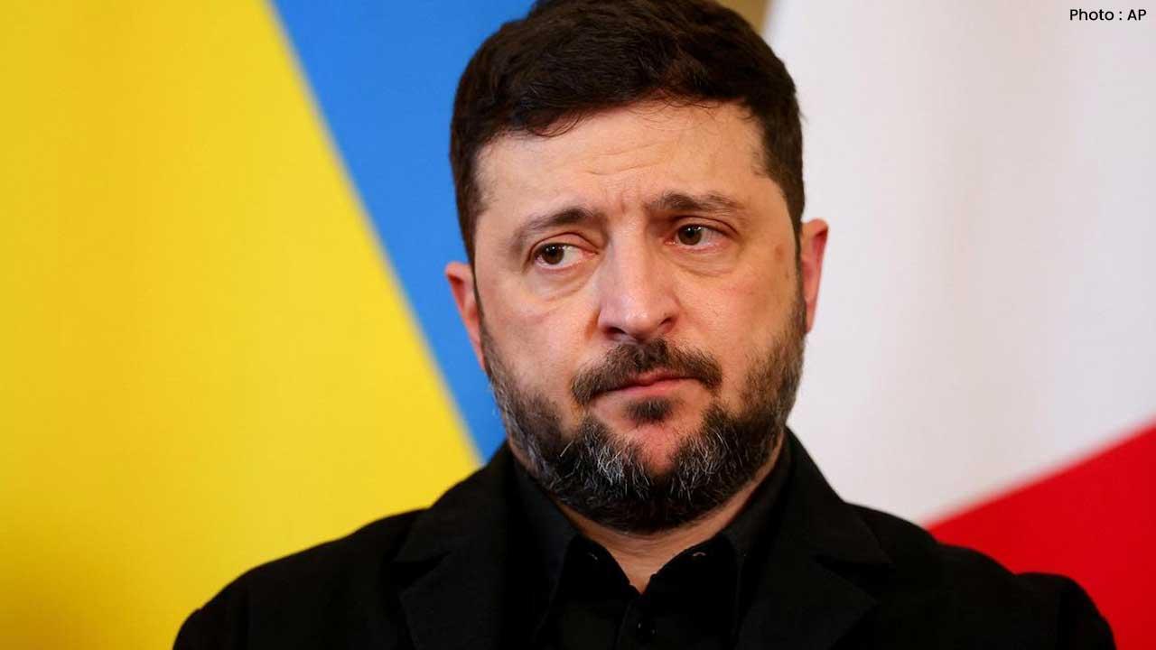 Zelensky Offers to Drop NATO Bid for Strong Western Guarantees