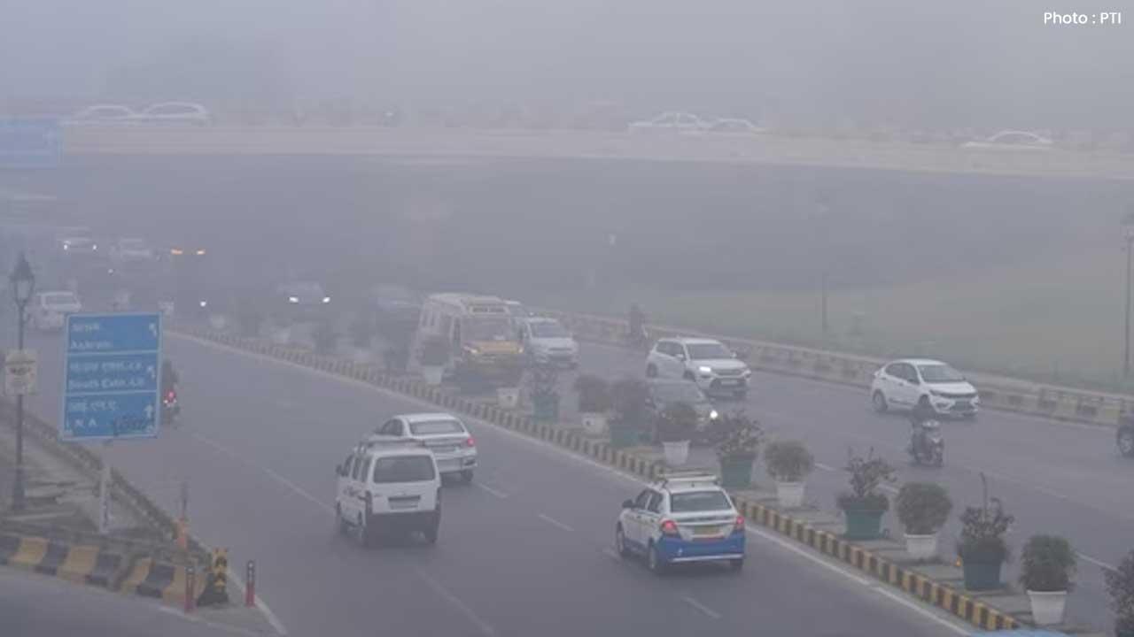 Severe Delhi Smog Hits NCR: Flights Delayed, Air Quality Alarm Raised