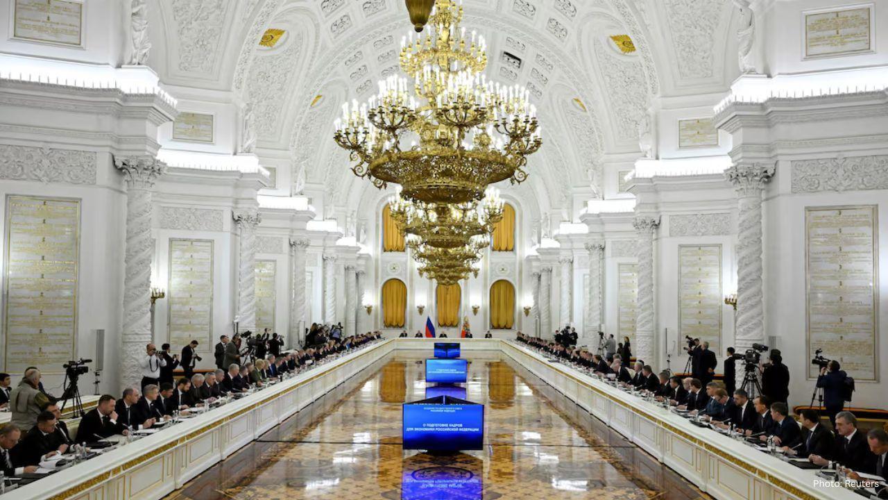 Putin Suggests Potential Territory Exchange in Ukraine Negotiations, Insists on Donbas Control