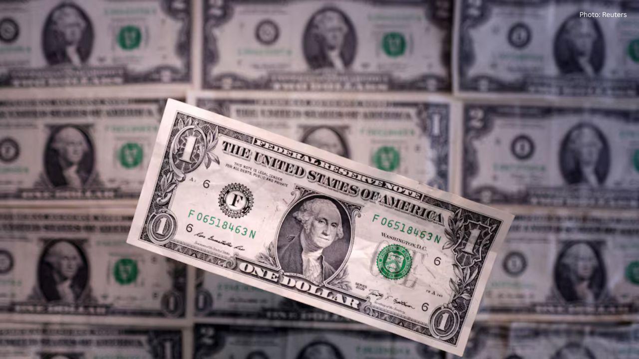 U.S. Dollar Stabilizes as Market Anticipates Fed Minutes Amid Year-End Trading