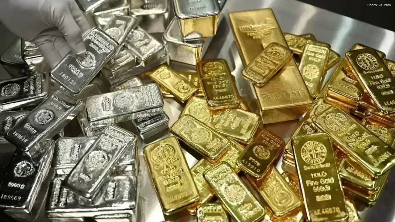 Silver Shines in 2025 as Gold, Copper Surge and Oil Slumps