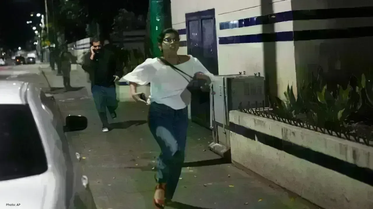 Explosions and Aircraft Heard in Caracas Amid Rising U.S.-Venezuela Tensions