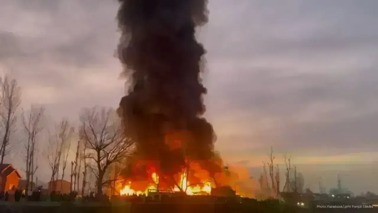 Major Fire Destroys Commercial Structures in Barzalla, Srinagar