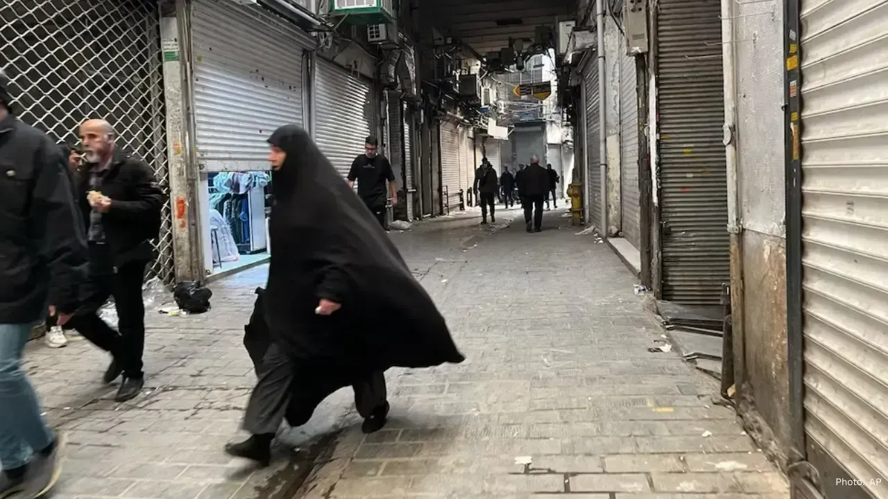 Iran's Protests Escalate Amidst Anxiety Over U.S. Actions in Venezuela