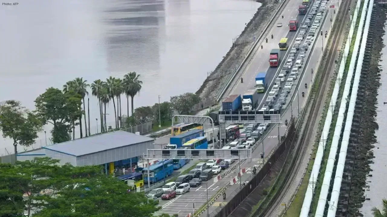 Malaysians Give Up Citizenship to Move to Singapore