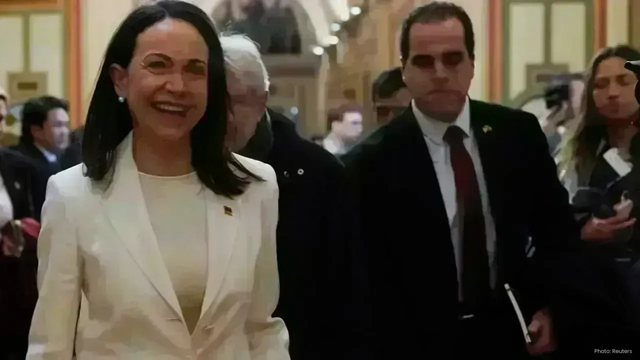 Trump Keeps Nobel Medal from Machado Amid Venezuela Talks