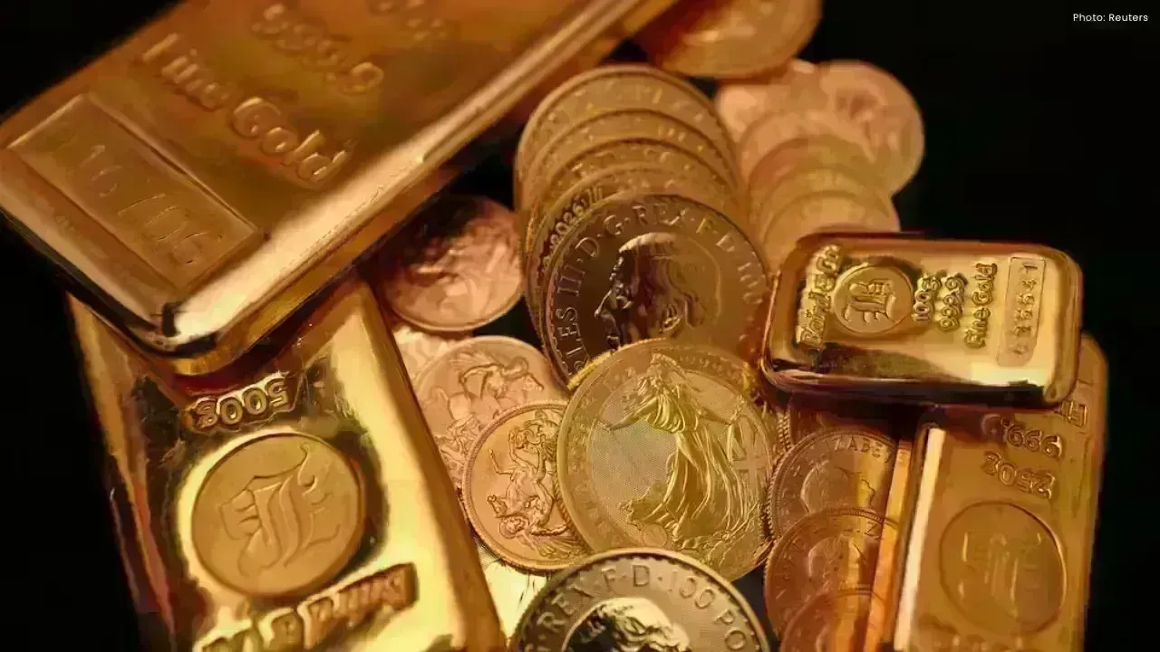 Gold Surges Past $5,100 as Investors Seek Security Amid Global Unrest
