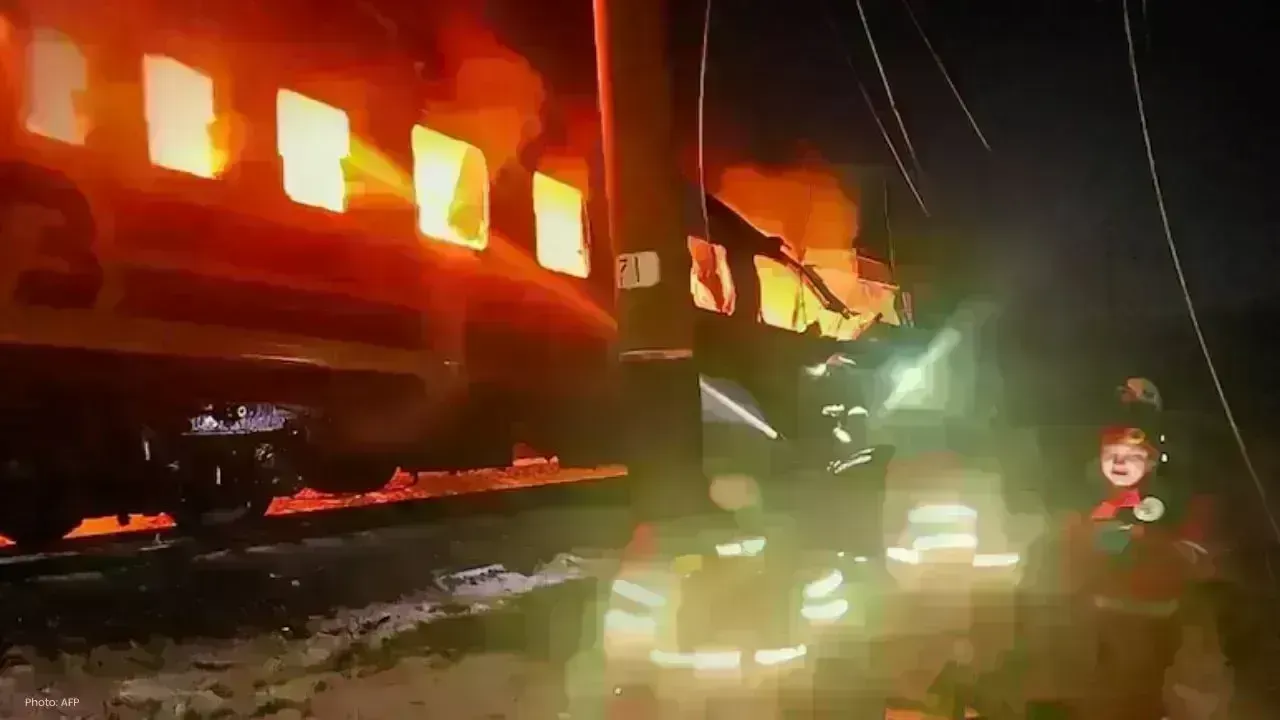 Russian Strikes Kill 12, Hit Train and Energy Sites in Ukraine