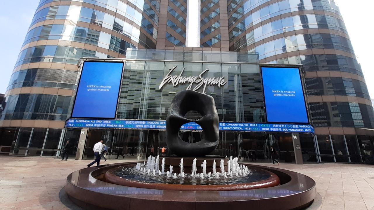 Hong Kong Stocks Slip After Seven-Day Rally as Investors Turn to Profit Booking