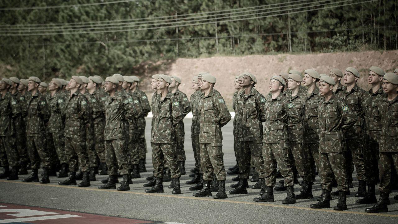 US Pulls Hundreds of Troops from Qatar and Bahrain Amid Iran Tension