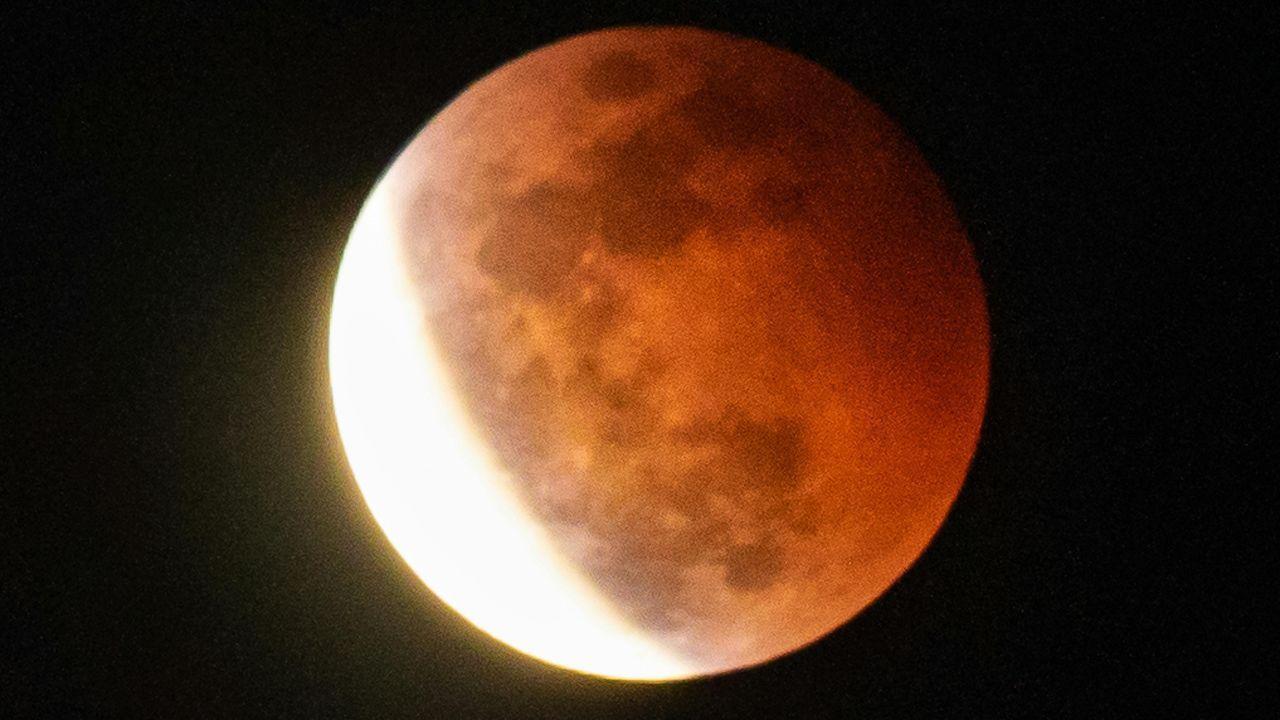India Witnesses Chandra Grahan Blood Moon Visible in Parts of World