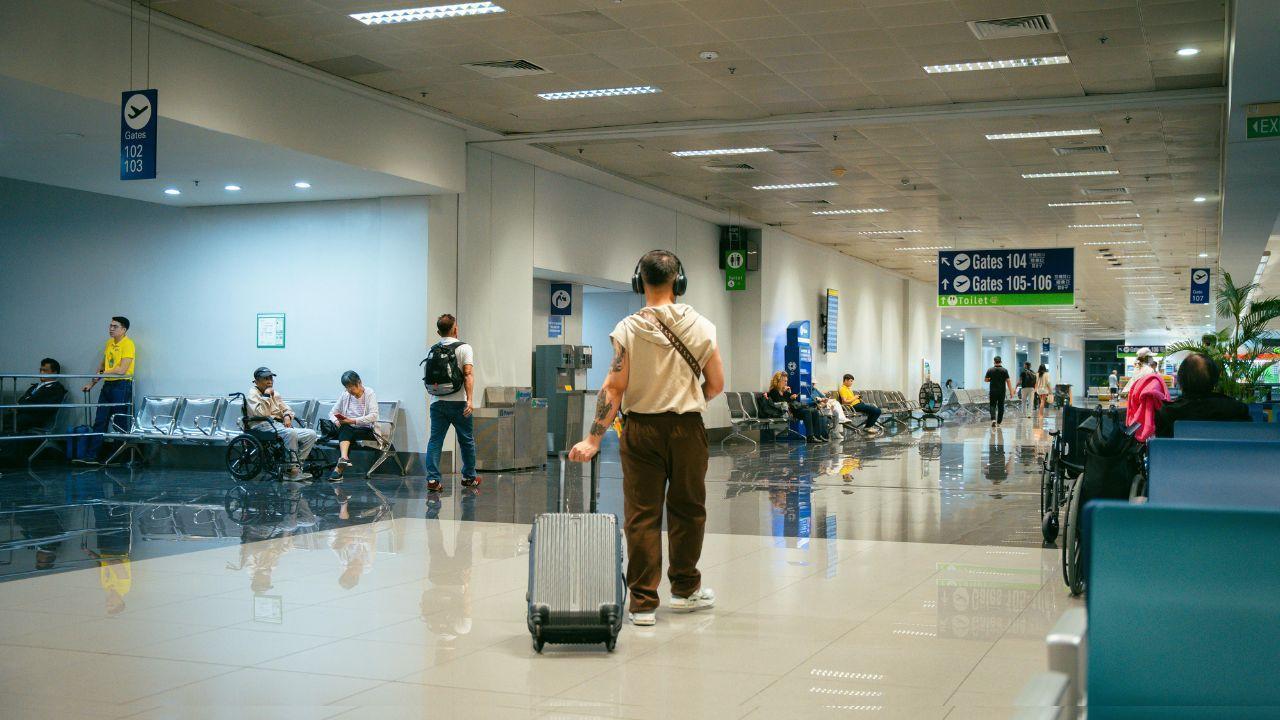 Explosions in Dubai Disrupt Flights