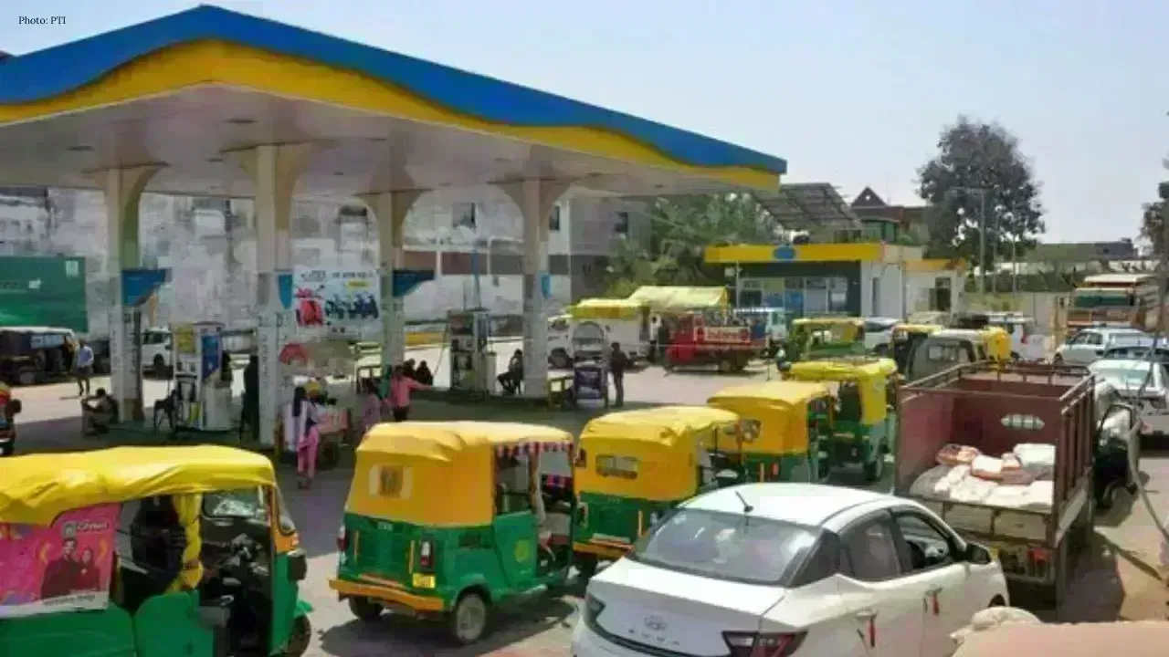 Pakistan Hikes Fuel Prices Amid War Crisis