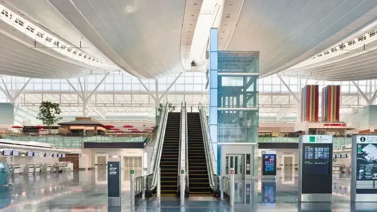 UK Cabin Crew Member Detained in UAE for Sharing Drone Damage Photo